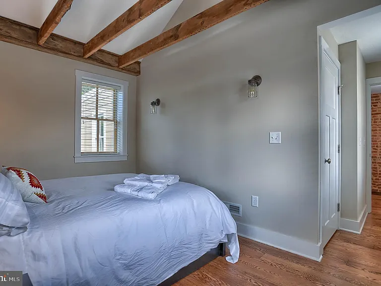 234 N Stratton St — Photo 20