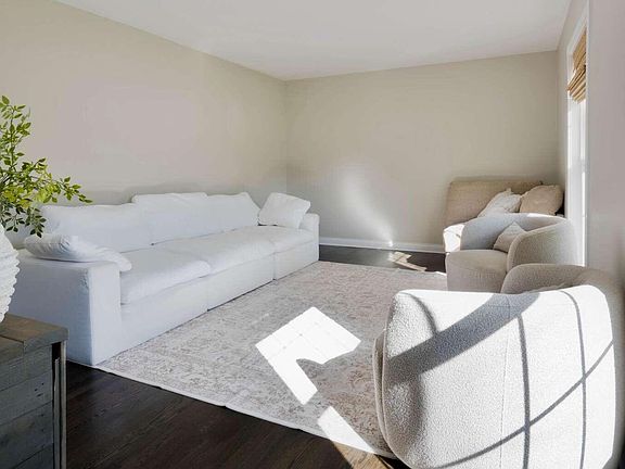 4th image of 3416 Meadowlark Dr