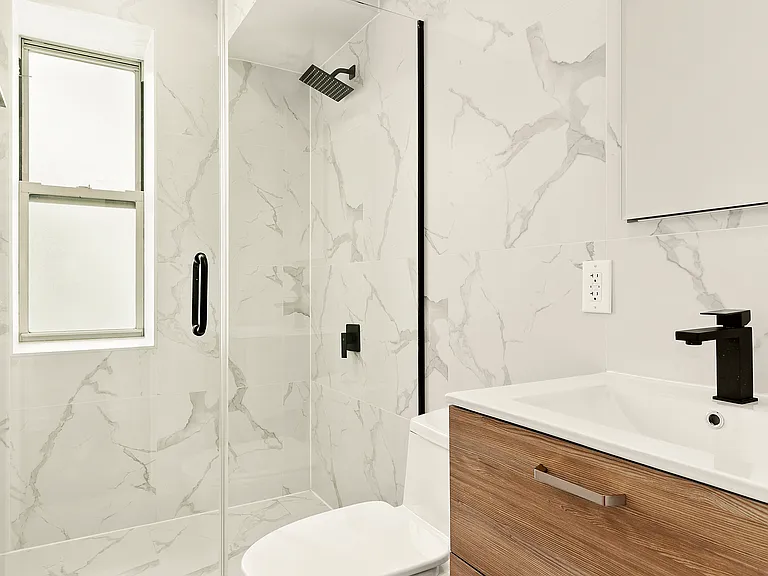 229 E 21st St #5 — Photo 8