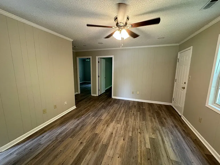313 E Washington Ave — Photo 2