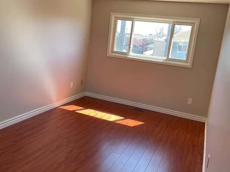 33 Rowe Ct — Photo 8