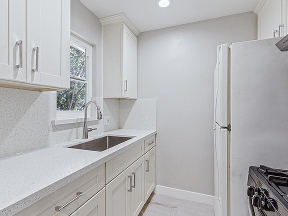 4th image of 24 S Grant St #D