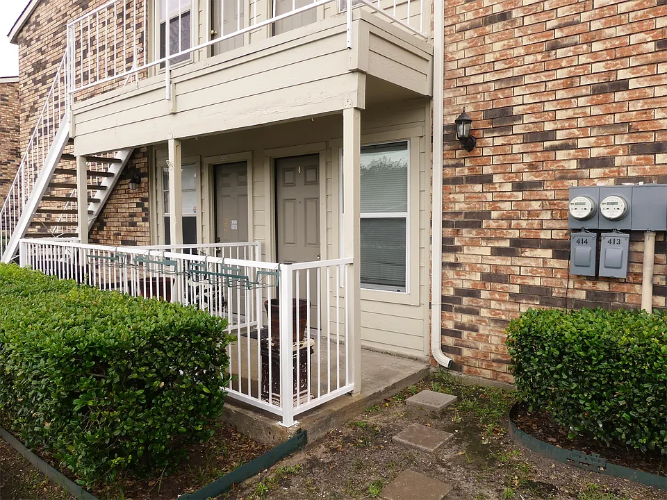 2200 Trinity Mills Rd #401