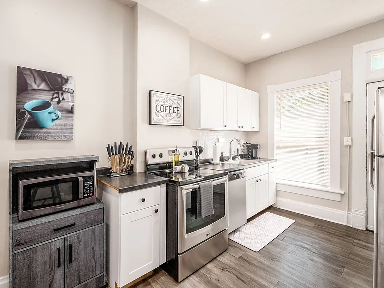 605 Oak St — Photo 17