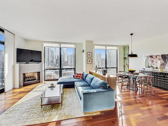 4th image of 435 W Erie St APT 1501