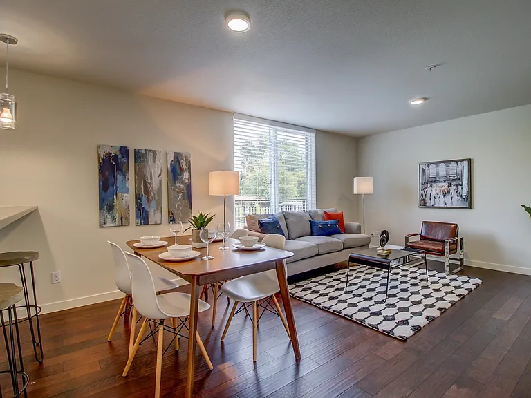 686 SE Spokane St #9 — Photo 5