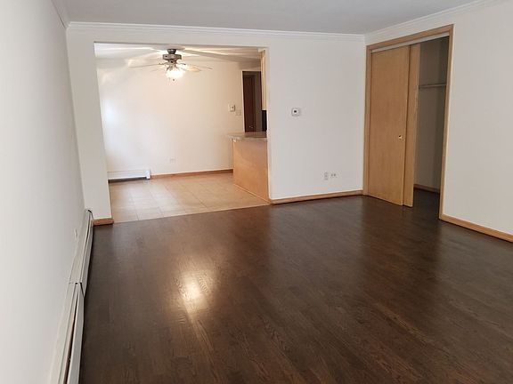3rd image of 6845 N Northwest Hwy APT 1