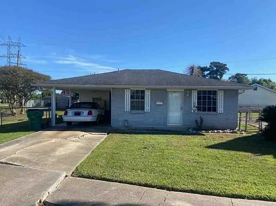 1501 Maplewood Dr — Photo 1
