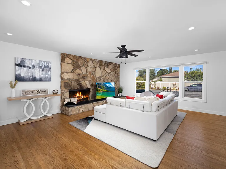 18132 Rainier Dr — Photo 3