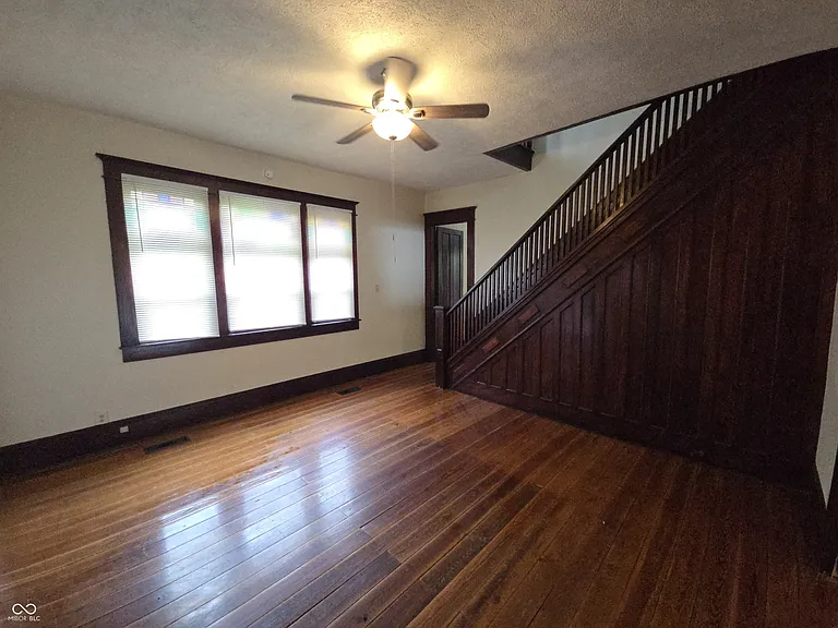 408 S Main St — Photo 9