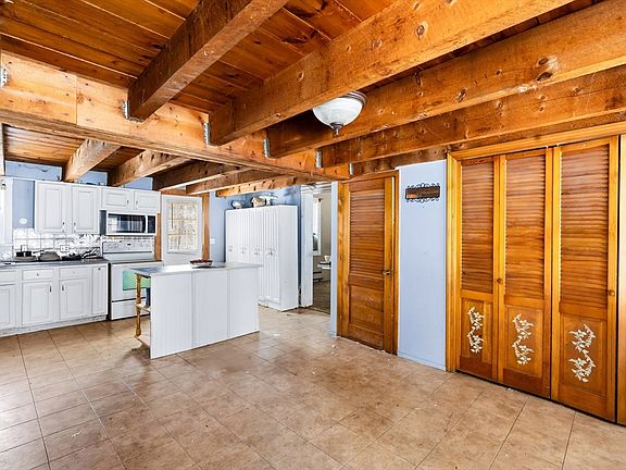 2nd image of 44 Squannacook Rd