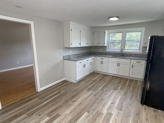 Eat-in Kitchen