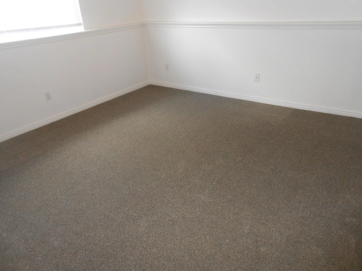 476 Cree Ave — Photo 3