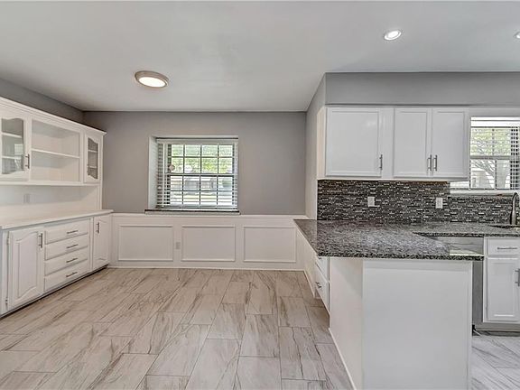 5th image of 3109 Landershire Ln