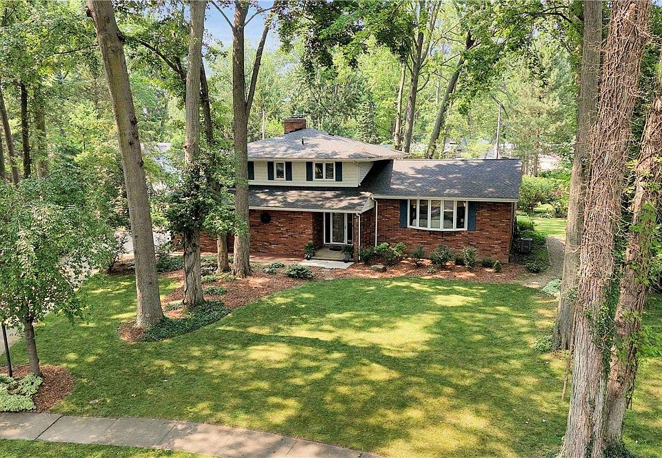 1st image of 218 James Cir
