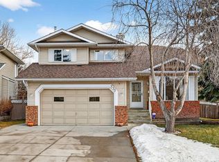 311 SW Douglasbank Dr SE, Calgary, AB T2Z 2C7