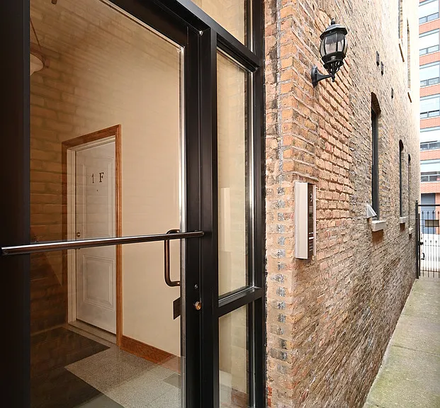904 W Erie St #1R — Photo 17