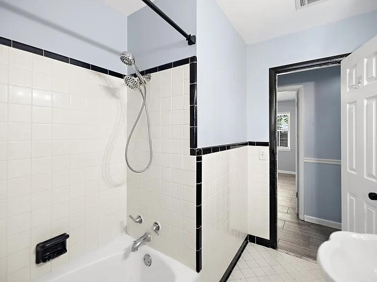 328 Plymouth Ave — Photo 30