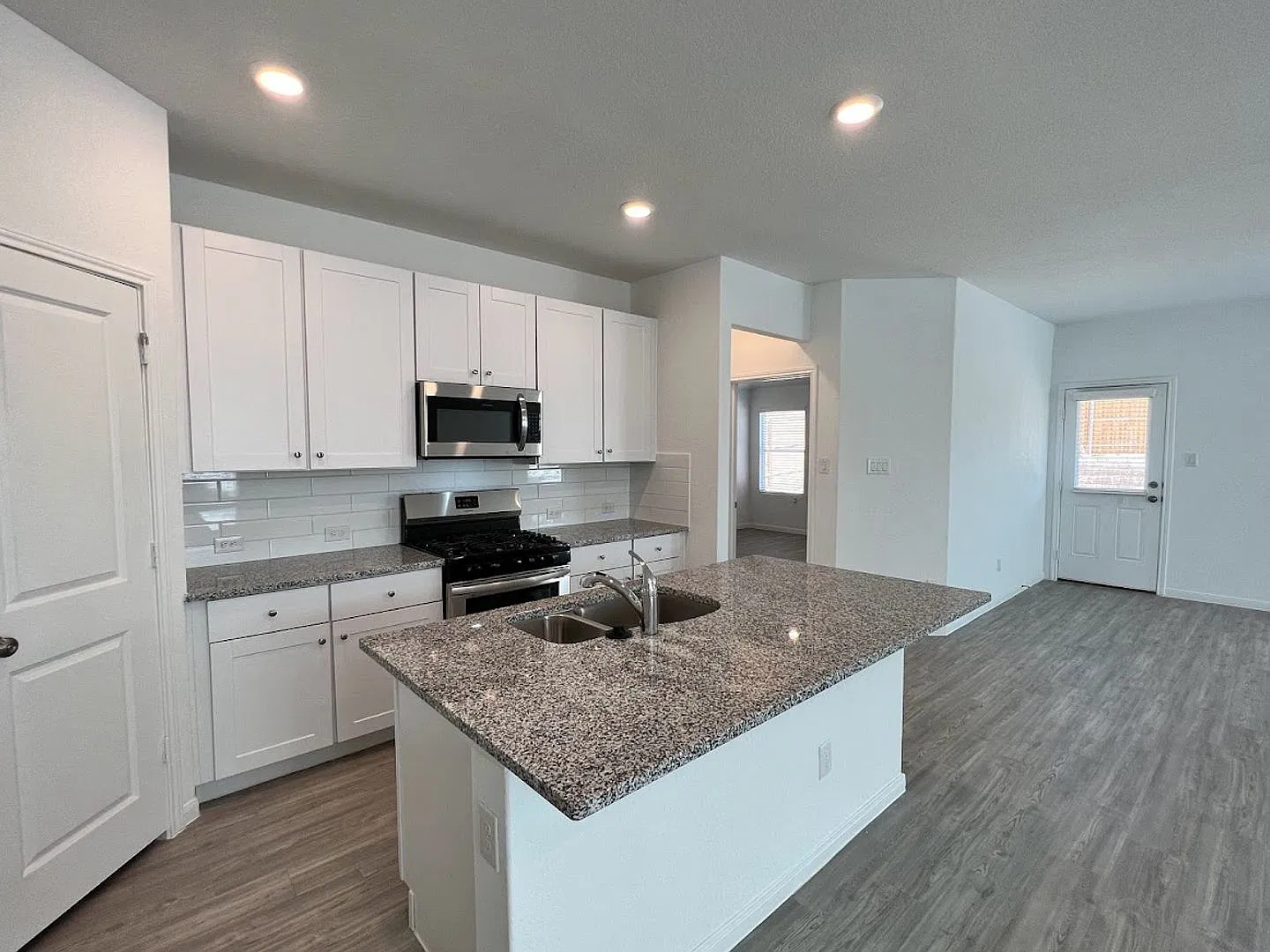 Spacious 4-Bedroom Home with additional Primary Suite! — Photo 2