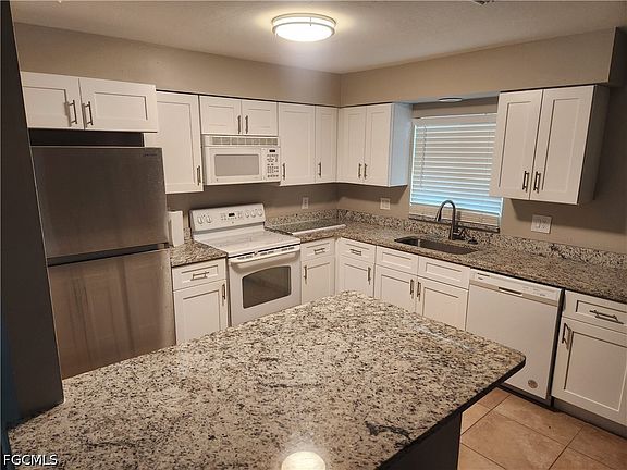 4th image of 1402 NE 18th St