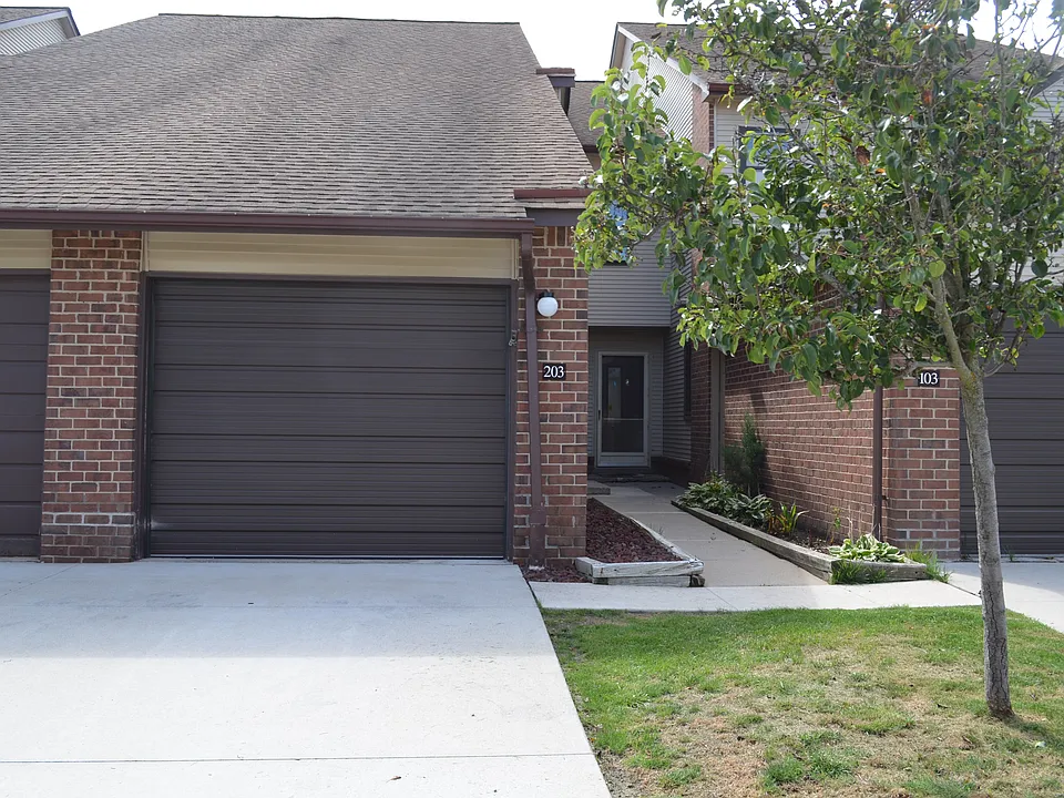 6705 Ridgefield Cir #203