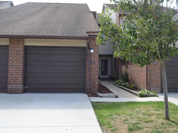 6705 Ridgefield Cir, West Bloomfield, MI