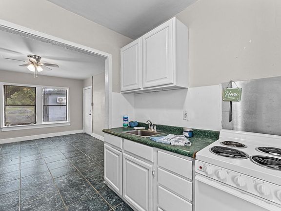 4th image of 814 3rd Ave N #44