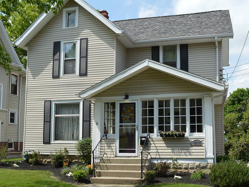 1st image of 216 W Washington St