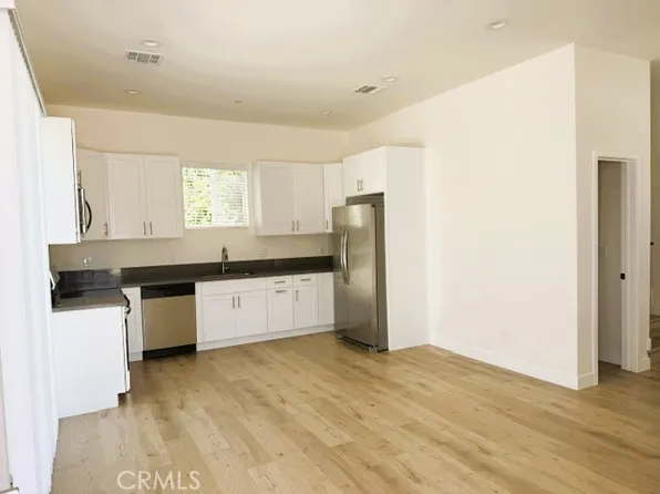 6849 1/2 De Celis Pl, Van Nuys, CA
