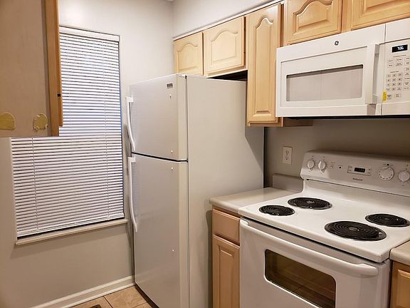 5th image of 1210 W Parkway Ave