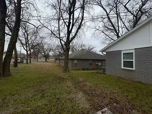 1222 W Brooks St #A Photo 1