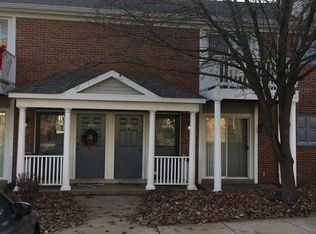 1427 Peacock Ln, Saint Louis, MO 63144