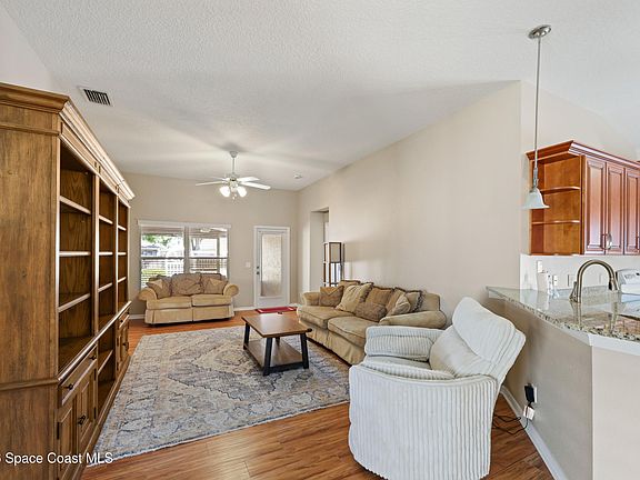2nd image of 4720 Decatur Cir