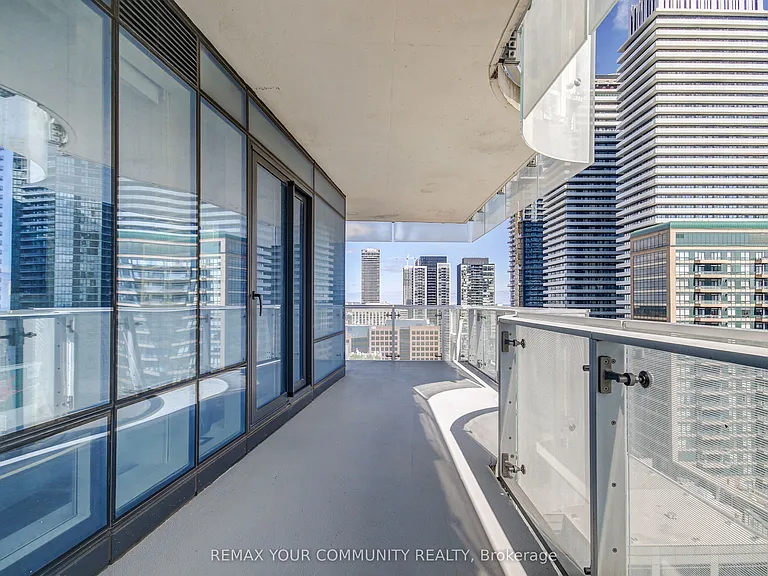 1 Bloor St E #2504 — Photo 20