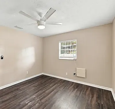 1201 E Chelsea St — Photo 22
