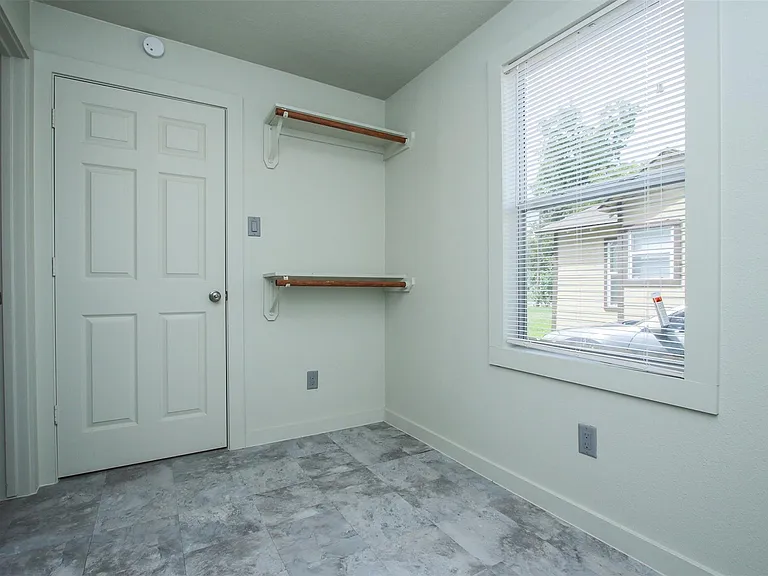 505 E 32nd St #1 — Photo 11
