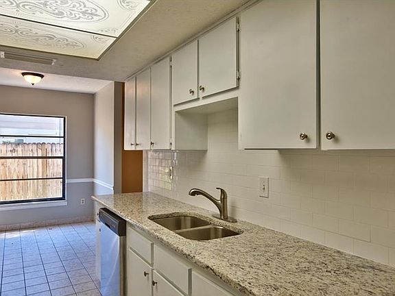 3rd image of 15710 Country Lake Dr
