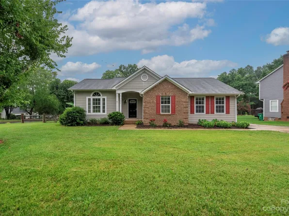 1626 Pine Mountain Rd, Charlotte, NC 28214