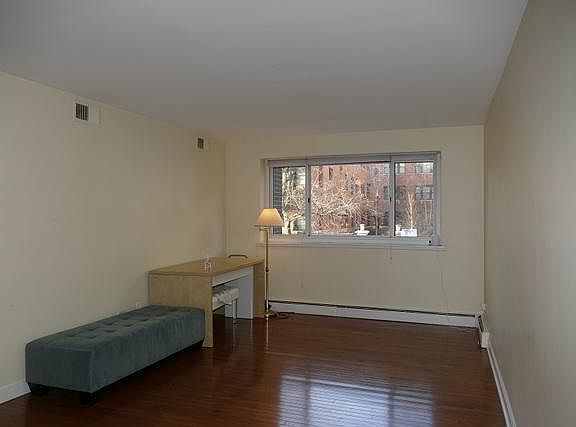 5th image of 515 W Wrightwood Ave APT 205