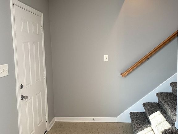 5th image of 817 Oak Arbor Ct APT 1