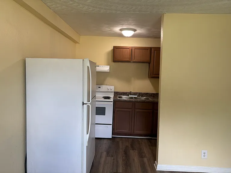 200 Pullman Ave #2 — Photo 4