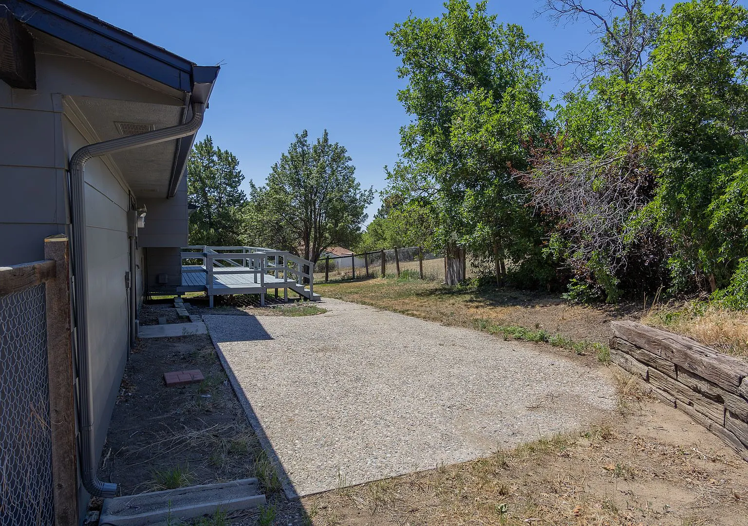 Large home on almost an acre- Academy and Flintridge, 80918! — Photo 3