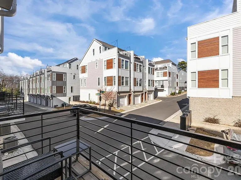 5011 York Park Ln — Photo 14