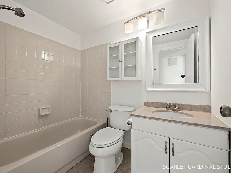 315 Newport Ln — Photo 6