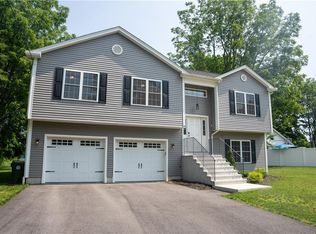 15 Pleasant View Ave, Smithfield, RI 02828