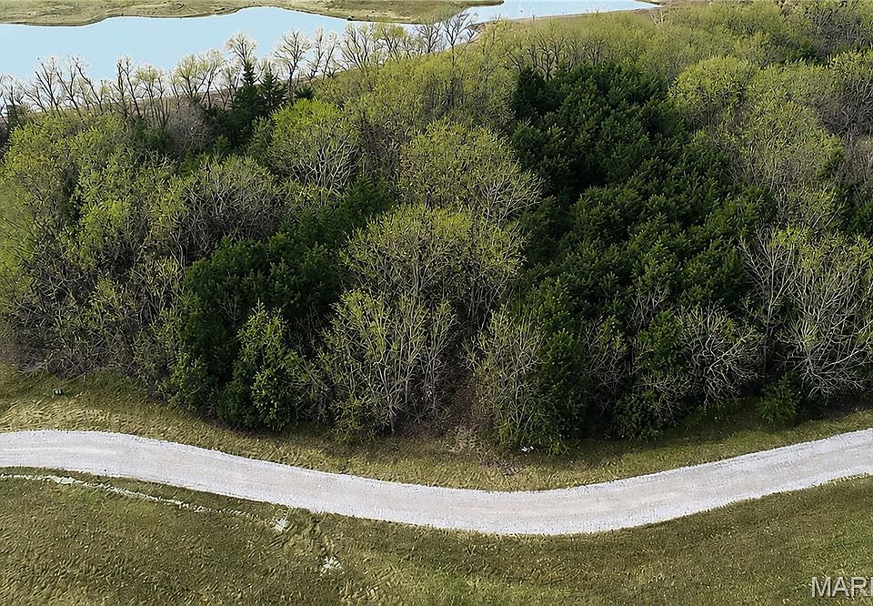 2nd image of 13 Black Oak Rd