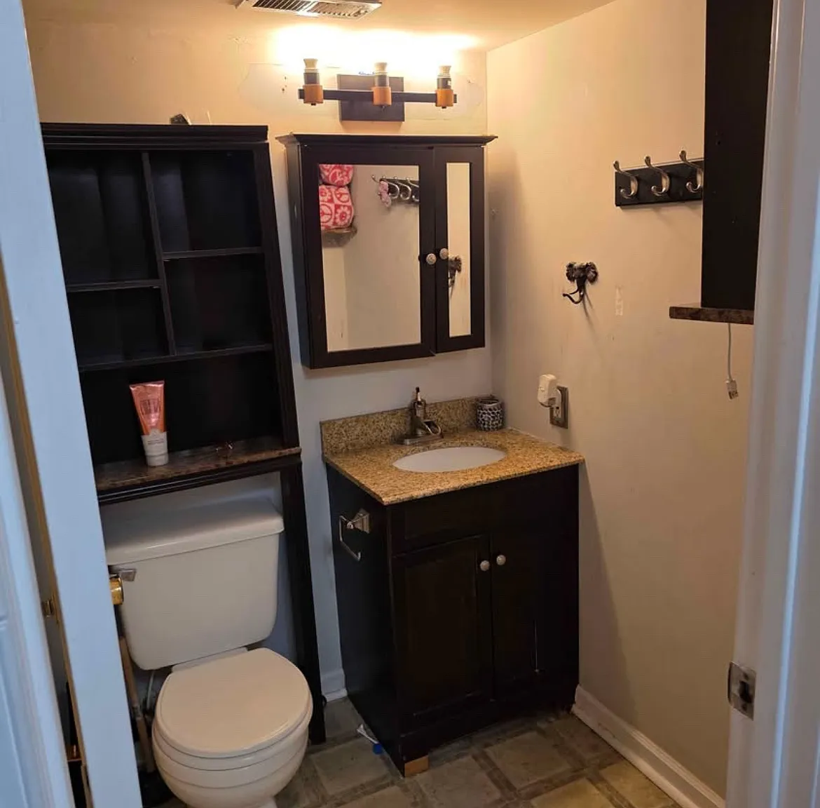 4 bed, $2,600 — Photo 1