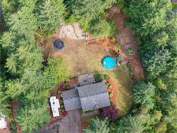 3rd image of 1099 SE Saint Patrick Ct
