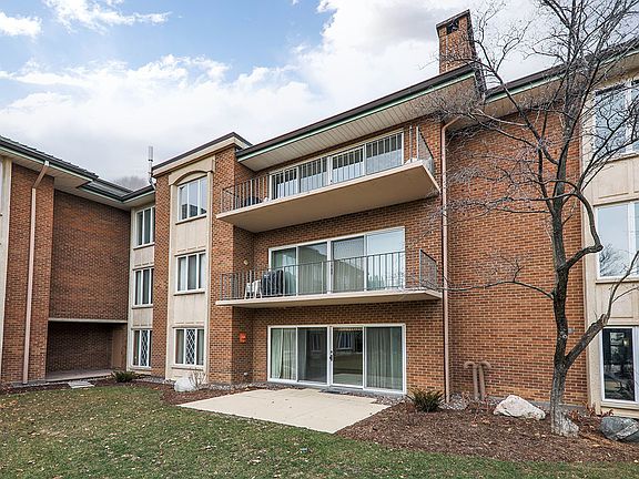 3rd image of 6 Oak Brook Club Dr APT K102