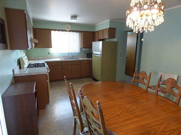 3rd image of 30150 Avondale Dr